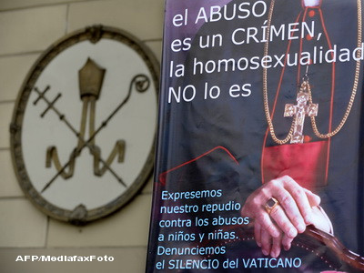 Adolescent roman arestat in Italia, pentru santajarea unui preot homosexual