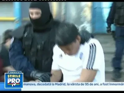 Perchezitii simultane intr-un cartier din sectorul 5 al Capitalei