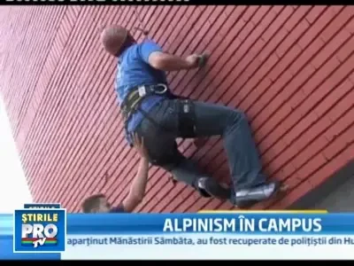 Din cauza sesiunii, cativa studenti s-au urcat pe pereti. La propriu