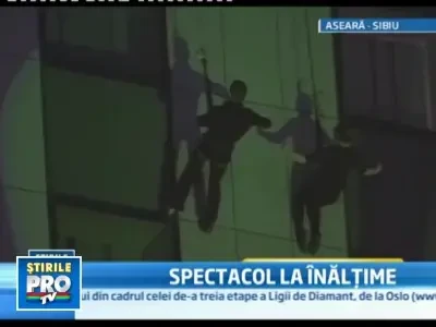 Spectacol de acrobatie in centrul Sibiului