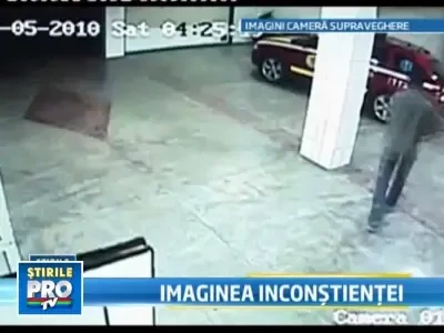 Ce mai face romanul scandalagiu? Sparge rotile ambulantei SMURD