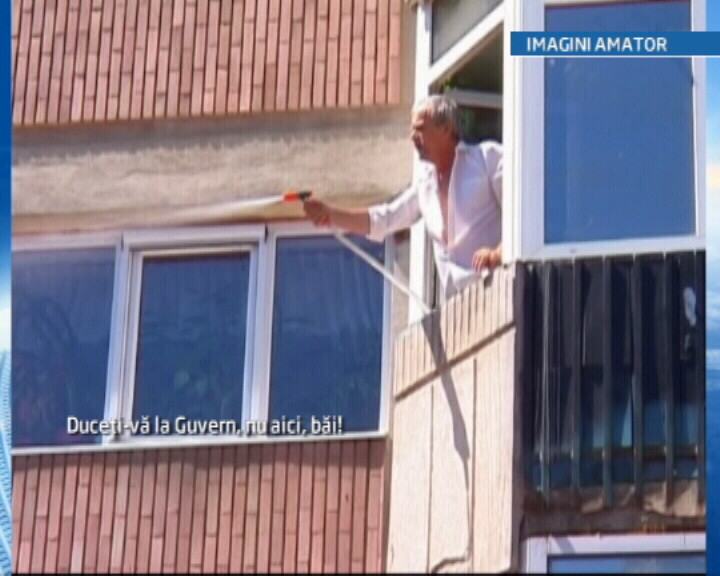 Nervi politici de iunie! A pus furtunul cu apa pe PNL-istii din Suceava