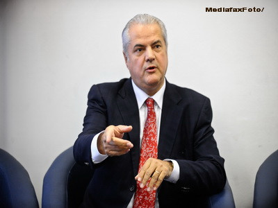 Associated Press: Adrian Nastase, primul lider politic roman postdecembrist condamnat la inchisoare