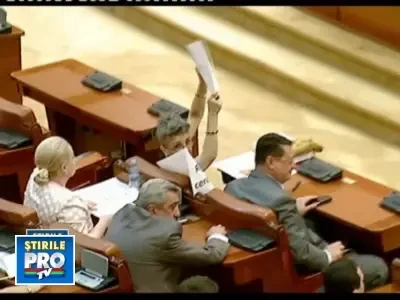 "Opriti genocidul social", motiunea de cenzura impotriva Guvernului