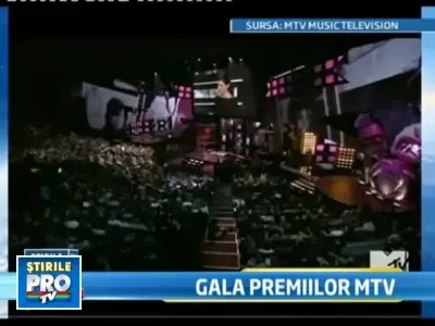 "Twilight", mare castigator MTV Movie Awards. Vezi ce au purtat vedetele!