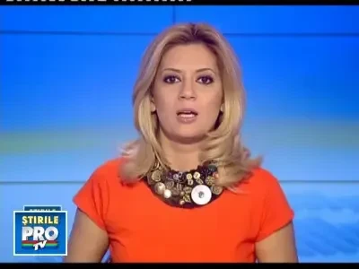 A plonjat cu masina direct in mijlocul unui torent vijelios