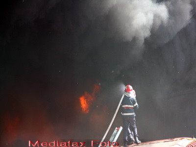 Incendii violente in Capitala. Doua vile, distruse