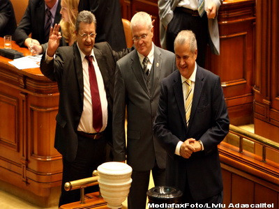 "Opriti genocidul social!" Motiunea de cenzura, citita partial in Parlament