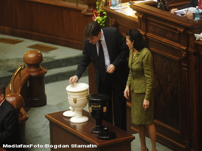 Opozitia a depus o noua motiune de cenzura. Vezi ce critica PNL si PSD