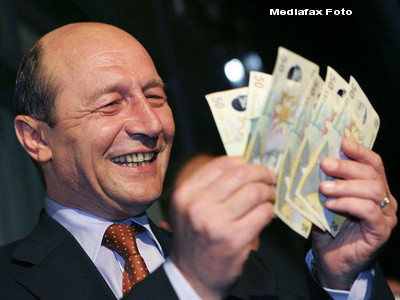Basescu este solidar. Presedintele si-a donat salariul pe luna mai