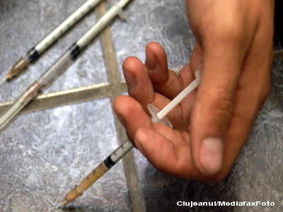 Talibanii afgani ataca inamicii cu bombe din ace de seringa, infectate