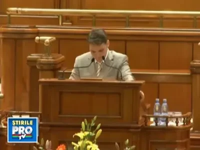 "Opriti genocidul social!" Motiunea de cenzura, citita partial in Parlament