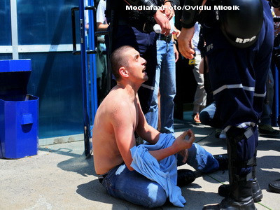 Scandal la lansarea cartii lui Ion Iliescu