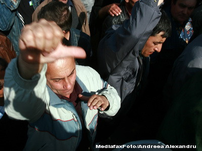 Politistii muncesc cu 25% mai putin,exact cu cat le-a fost taiat din lefuri