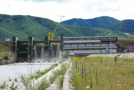 Numai unul din trei angajati ai Hidroserv lucreaza si produce venituri. Ce nereguli au mai fost descoperite la control