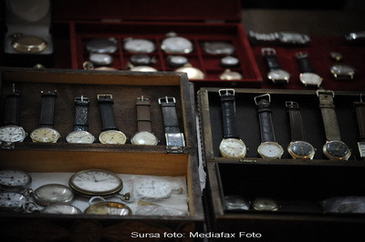 Criza loveste fara mila. Romanii, nevoiti sa-si vanda obiectele de colectie