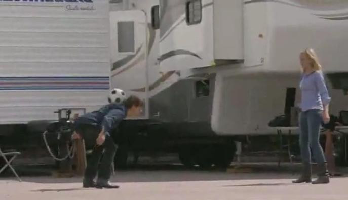 Tom Cruise si Cameron Diaz dau bine cu piciorul… in minge! VIDEO