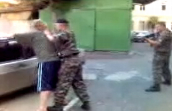 Omorat cu o singura lovitura, de un ofiter al fortelor speciale! Vezi video