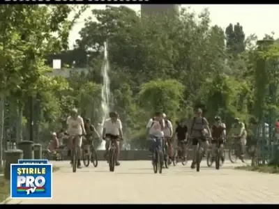"Let's bike it", proiectul care curata Romania pe bicicleta