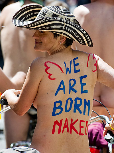 Dezbracati pe doua roti! Protestul anual al biciclistilor