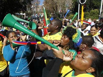 Recorduri, femei arestate si vedete in scandal. Stiri pe scurt de la CM2010