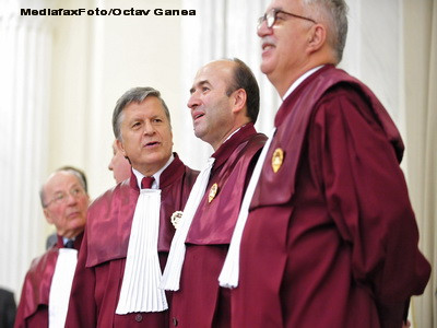 CC lasa Guvernul si Parlamentul sa mai astepte rezolvarea conflictului