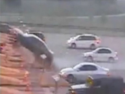 Ea e Yasmine - femeia dezastru la volan! VIDEO INCREDIBIL