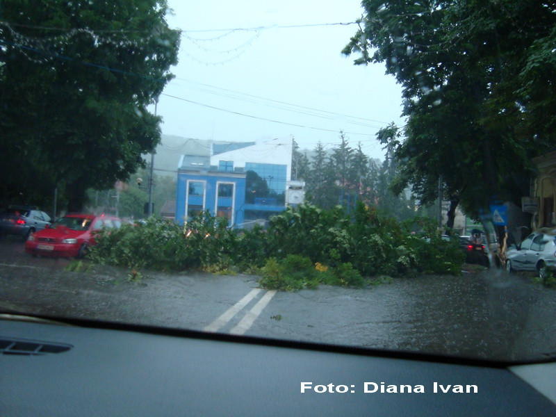 Prapad dupa furtuna in mai multe zone din tara