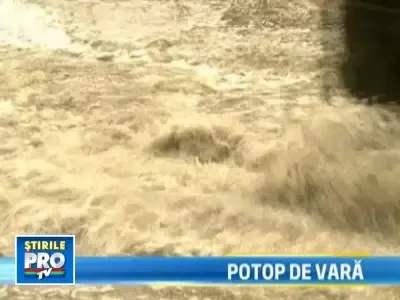 Furtuna devastatoare in Bucuresti. Doi studenti au fost loviti de fulger