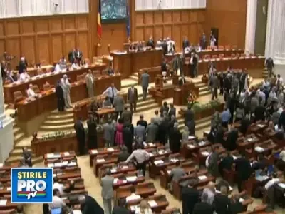 In meniul Guvernului: remaniere, ministere comasate si reduceri de personal