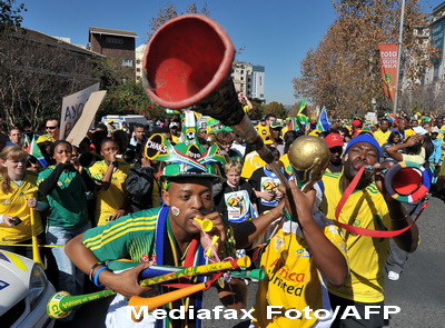 A ajuns la spital, din cauza unei vuvuzele