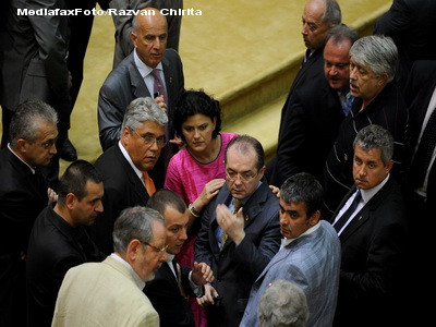 Incepe marea curatenie a lui Boc: fara bonusuri nesimtite in ministere