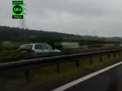 Toata lumea LA O PARTE! Femeie pe contrasens pe autostrada
