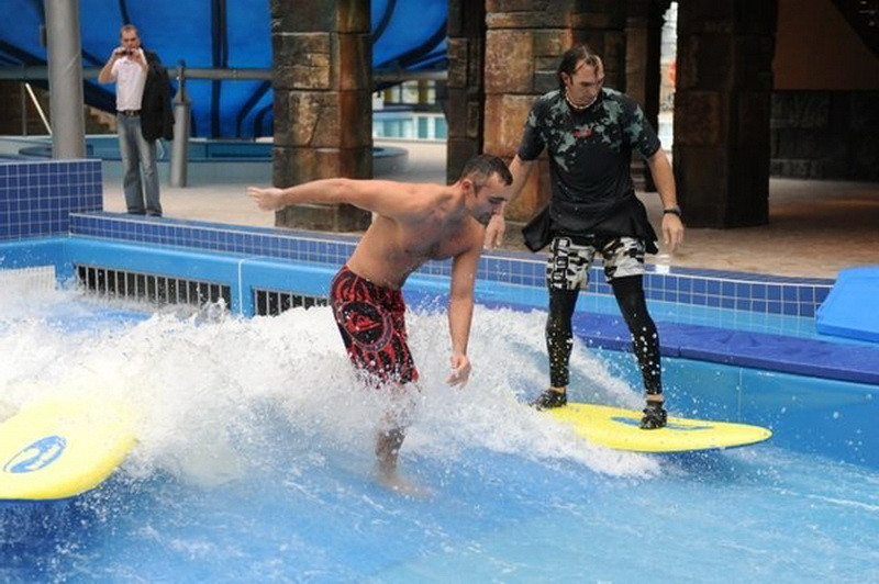 Cel mai mare parc acvatic acoperit din Europa e la 2 pasi de Romania