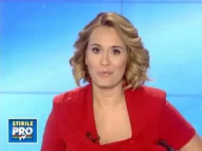 Cat pe ce sa fie strivit de un autobuz rasturnat in timp ce transmitea live