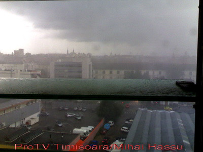 Imagini apocaliptice! Apele inunda Romania