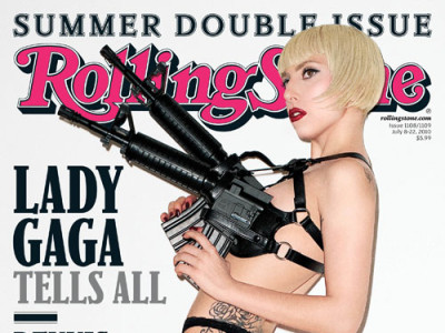 Lady GaGa, in chiloti si cu mitraliere pe post de sutien!