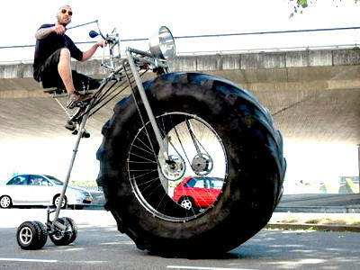 Tricicleta monstru. Are 450 de kilograme si este vedeta pe internet