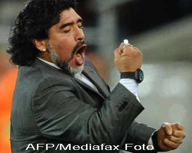 Diego Maradona filmat in timp ce-si agreseaza iubita. VIDEO