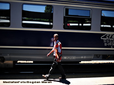 Destin crud. Un copil de 2 ani a murit lovit de tren. Fugise dupa mama lui