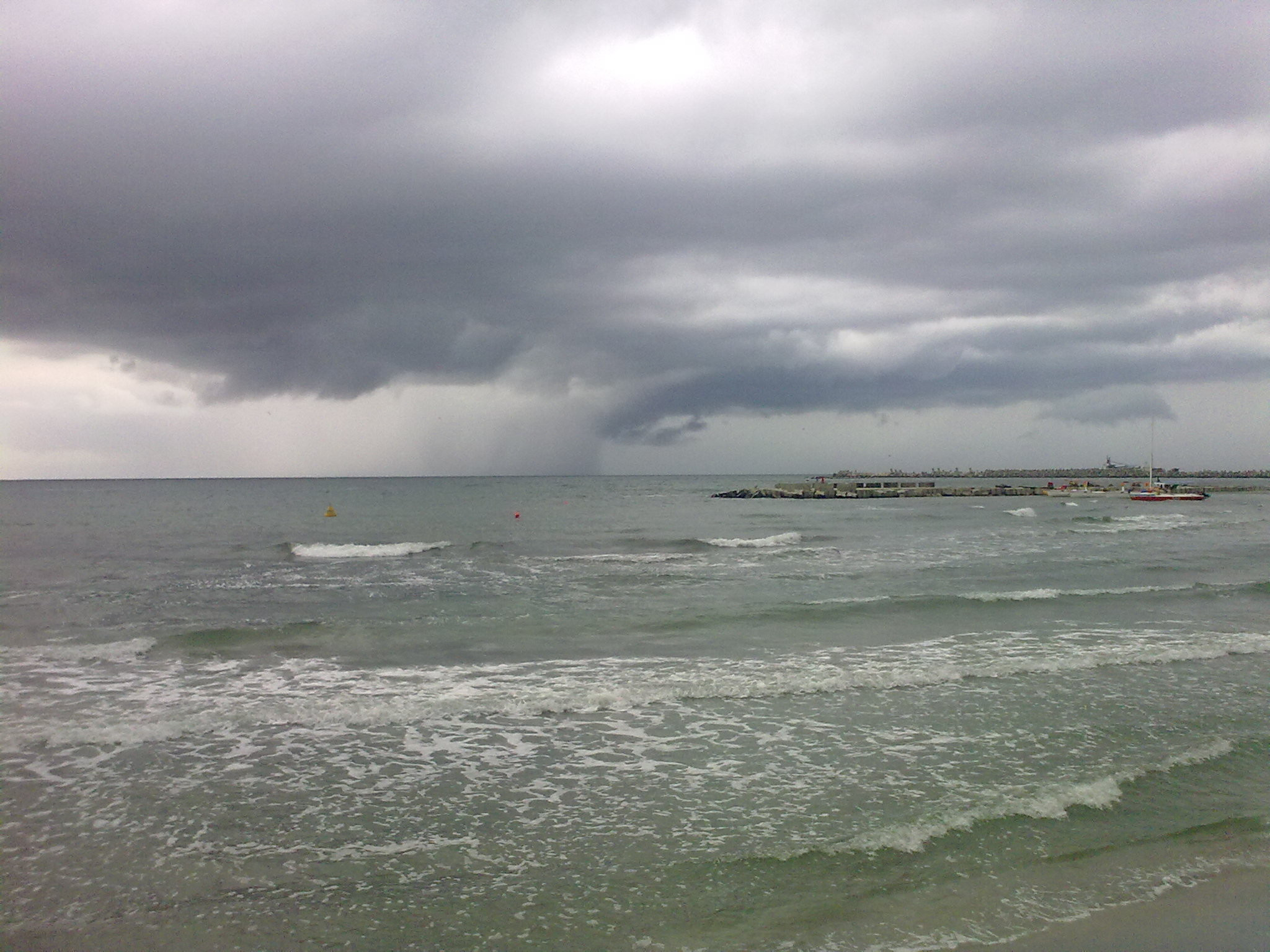 Drama la Sulina: un adolescent a disparut in apele marii agitate