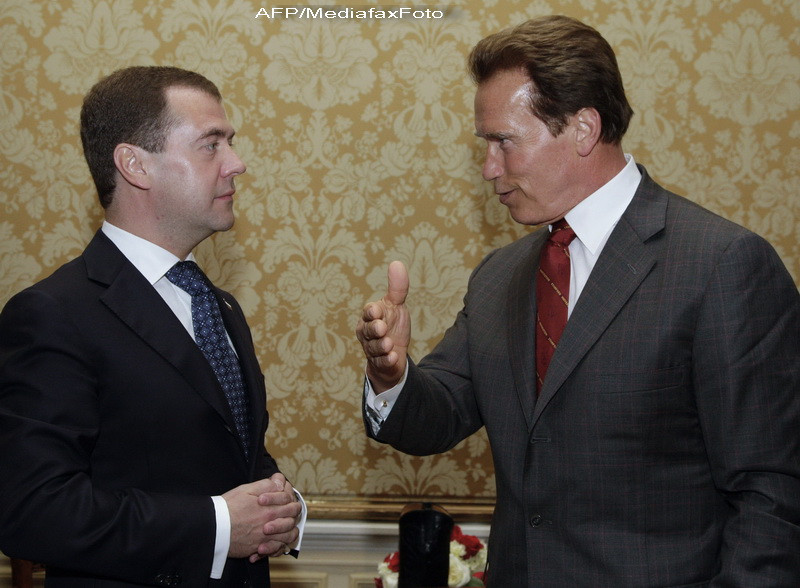 Presedintele Medvedev si-a facut cont pe Twitter, cu Terminatorul langa el