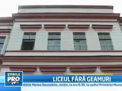 Mister. 40 de geamuri de la un liceu din Sibiu, facute praf si pulbere