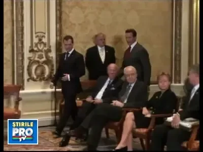 Si-au incordat muschii. Arnold si Medvedev