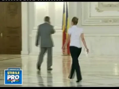 Consilierii parlamentarilor: multi si foarte bine platiti din bani publici