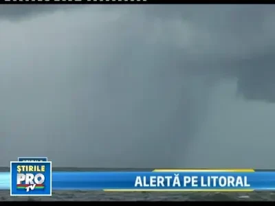 Furtuna violenta pe litoral. Turistii au fugit ingroziti de pe plaje