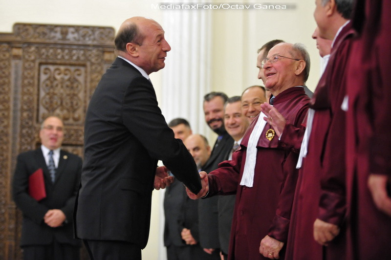 Curtea Constitutionala, de acord cu amanarea platii salariilor castigate in instanta de bugetari