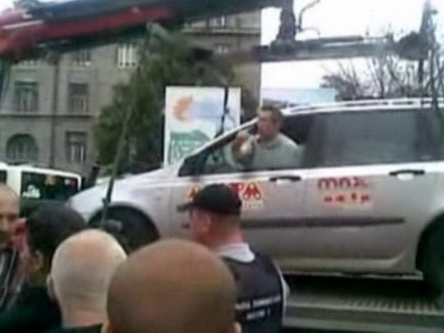 Criza de nervi! A facut circ pentru ca i-a fost ridicata masina