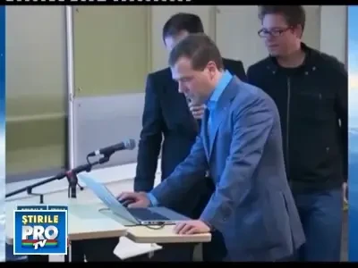 Presedintele Medvedev si-a facut cont pe Twitter, cu Terminatorul langa el