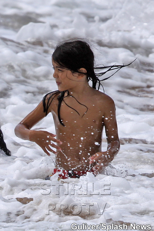 Paris, Prince si Blanket, la soare in Hawaii. Cu o zi inainte de comemorare